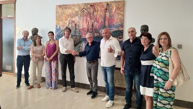 Campobello, collocato in Municipio il dipinto “Triade” di Gerry Bianco