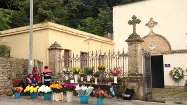 Erice, attivato servizio gratuito bus navetta per il cimitero comunale in occasione delle festività