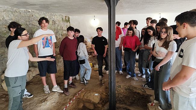 Mazara. La domus romana di San Nicolò Regale ammirata dagli studenti del Liceo Adria Ballatore e Lycèe de L'Arc