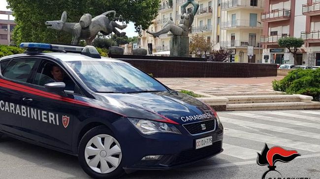 Marsala, aggrediscono il proprietario di casa e gli estorcono denaro: arrestati due stranieri