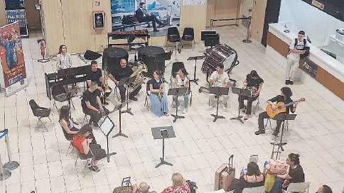 Trapani, l'aeroporto accoglie la... musica