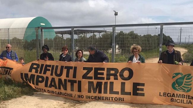 Flash mob di Legambiente Sicilia e Circolo Crimiso davanti al polo tecnologico