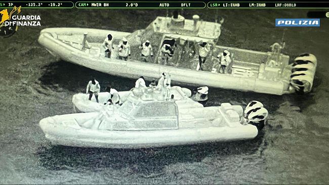 ​Sequestrati 670 chili di hashish da Polizia e Guardia di Finanza al largo di Marsala. Arrestate cinque persone