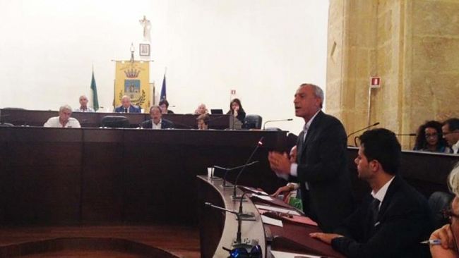 Mazara, Oggi riunione Consiglio comunale. Atmosfera da fine “regime” e attesa elettorale