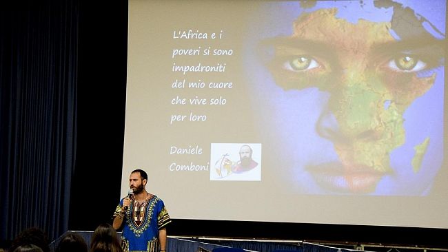 Castelvetrano, il giovanissimo missionario Mario Pellegrino ha incontrato i ragazzi del Liceo Scientifico M. Cipolla