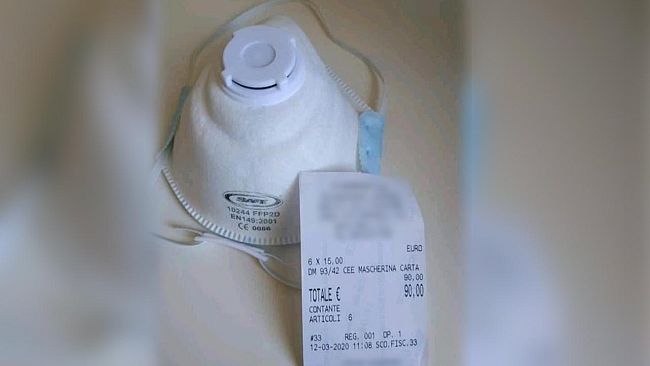 Mascherine protettive introvabili o vendute a prezzi esorbitanti