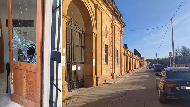 Mazara, cimitero comunale sempre nel mirino di malviventi: altro “raid” in pochi mesi 