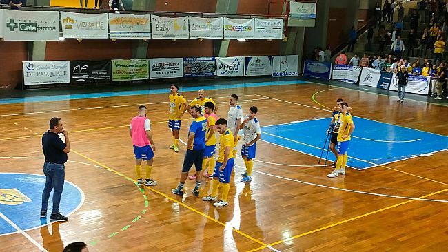 Amarezza Futsal Mazara, sconfitta in casa 4-3 contro il Soverato. Cronaca, risultati e classifica  