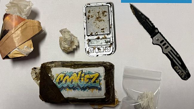 Alt ignorato e hashish in auto: la Polizia arresta un giovane mazarese a Strasatti