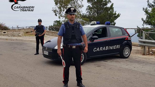 Castellammare del Golfo, furto e ricettazione: i Carabinieri denunciano una 61enne del posto