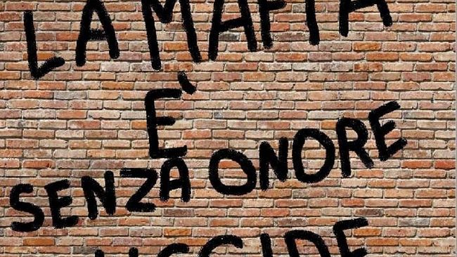 ”La mafia non ha mai toccato donne e bambini”: è bufera sui social network