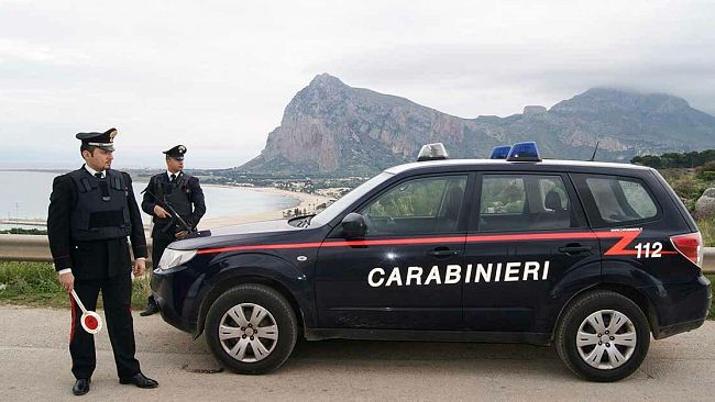 San Vito lo Capo. Carabinieri mettono fine alla serie di furti sotto gli ombrelloni: denunciati due minorenni.