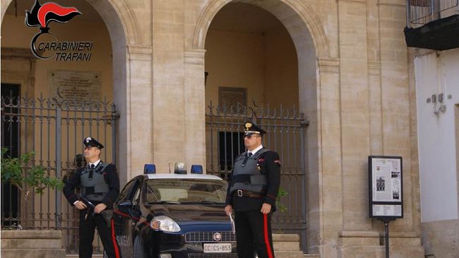 Seduti al tavolo senza green pass. Sanzioni e chiusura del locale
