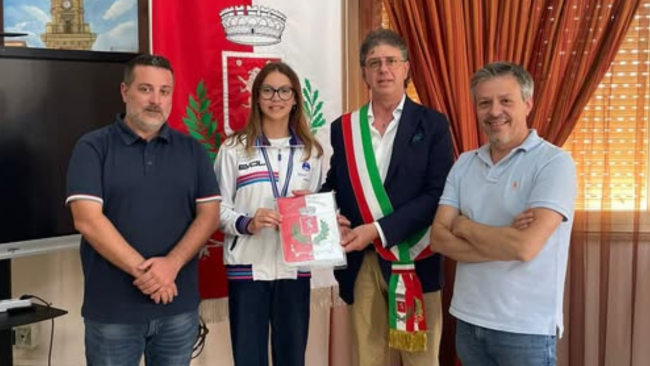 Il sindaco Castiglione incontra la campobellese Federica Moceri medaglia d'oro ai Campionati Eccellenza di nuoto