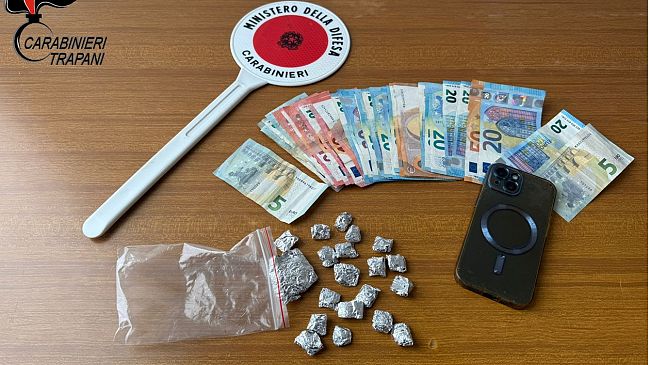 Trapani, arrestato 21enne per spaccio di droga nel quartiere Sant’Alberto