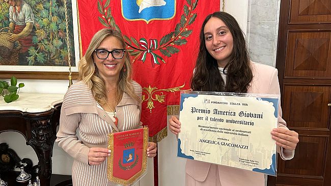 Marsala celebra Angelica Giacomazzi: la sindaca Patti riceve la giovane laureata vincitrice del “Premio America Giovani”