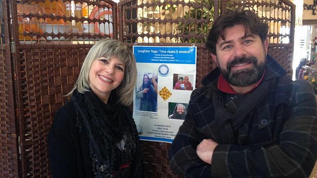 VIDEO – Laughter Yoga: “Una risata li aiuterà”. Evento a favore dei poveri di Biagio Conte