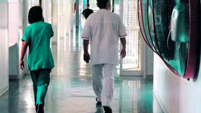 Donna di 61 anni muore dopo essere stata operata. 16 persone indagate