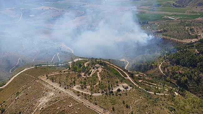 Incendio a Castellammare, interviene l’aeronautica militare