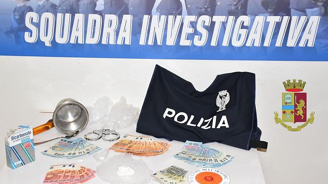 Mazara, arrestato mazarese per detenzione di cocaina in negozio di frutta