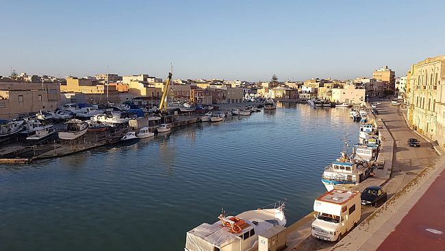 Mazara, dragaggio porto canale, entro fine febbraio partiranno i lavori. In corso lavori per pulizia “Colmata B”