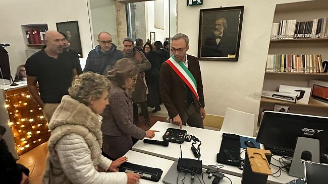 inclusione-ad-alcamo-parte-il-laboratorio-letture-al-buio-per-vedenti-e-non-vedenti