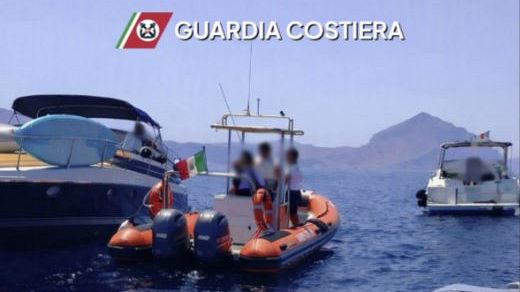 Avaria al motore al largo di San Vito Lo Capo: famiglia salvata dalla Guardia Costiera