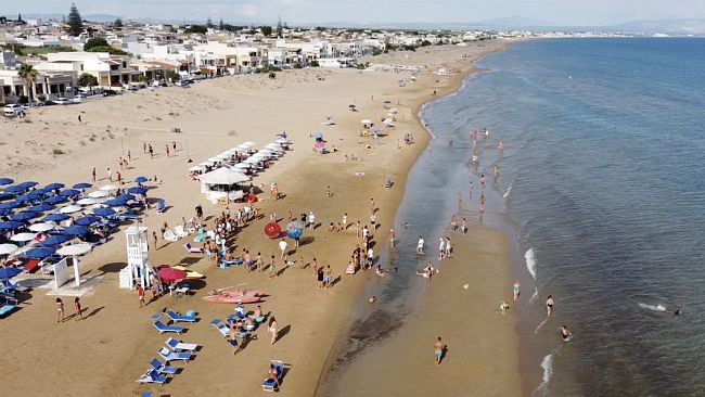 Bandiera verde alla spiaggia di Tre Fontane: «Grazie ai pediatri italiani»