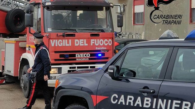 Petrosino, incendio in un’abitazione, due bambini messi in salvo da carabinieri e vigili del fuoco