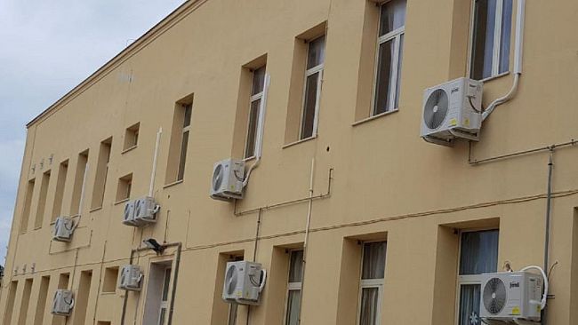 L’amministrazione Castiglione installa 37 climatizzatori nei plessi scolastici “Livatino” e “De Amicis”