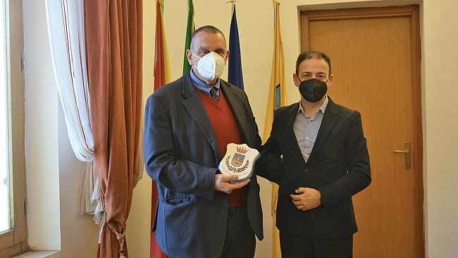 Il dott. Di Michele va in pensione. Incontro con il sindaco Quinci