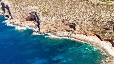 Intrappolati sugli scogli tra le onde: sette migranti salvati a Levanzo