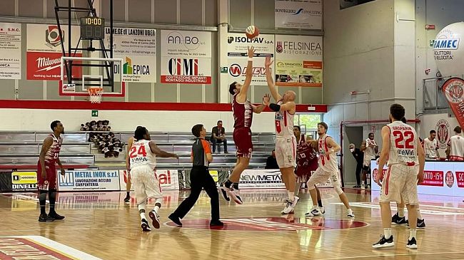trapani/pallacanestro-trapani-piu-forte-della-sfortuna-super-corbett-abbatte-cento