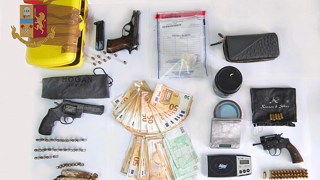 Blitz della Polizia di Stato a Marsala: sequestrati droga e armi