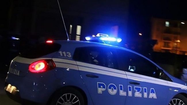Marsala, tensione in via Salemi: folla davanti a un B&B per sospetti furti