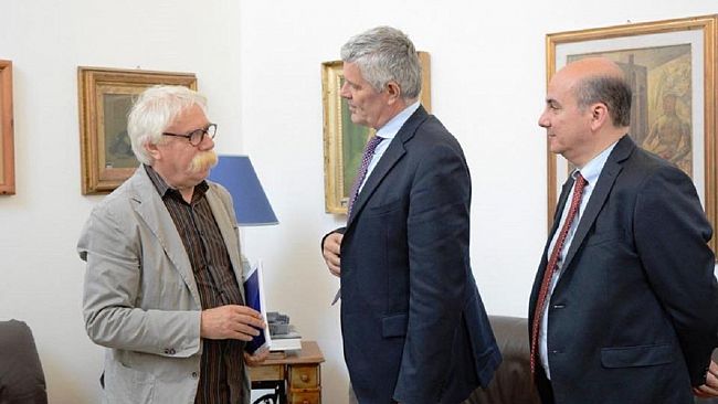 Emergenza rifiuti, l’Assessore Regionale Pierobon incontra il sindaco Cristaldi. E Castelvetrano rimane invece sepolta dalla munnizza!
