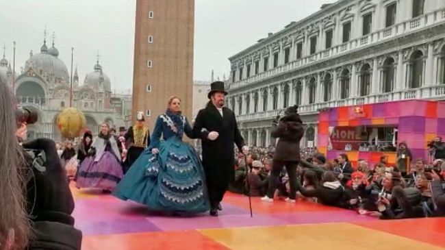 carnevale-di-venezia-la-maestra-carla-favata-ha-condotto-il-gran-ballo