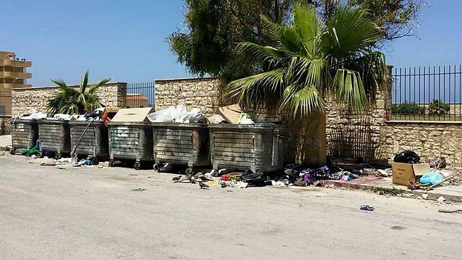 Trapani, meno rifiuti ingombranti in città. Telecamere per punire gli incivili