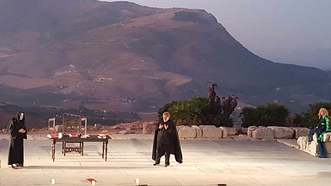 VIDEO – Segesta, Dionisiache 2019,  successo per “La tragica storia del dottor Faust”