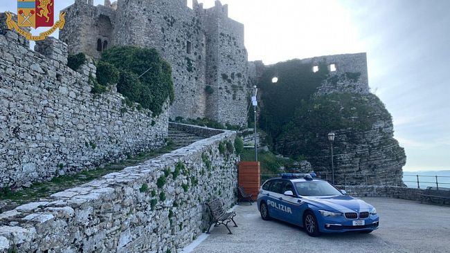 La Polizia Stradale sequestra un’autovettura clonata