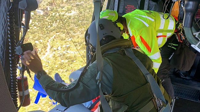 L'Aeronautica Militare recupera un uomo ferito allo zingaro