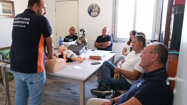 MM Costruzioni Srl, salute e sicurezza sul lavoro: installato defibrillatore in azienda e corsi per i dipendenti