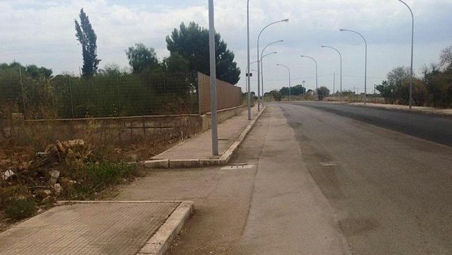 Mazara 2, proseguono i lavori di scerbatura. Cristaldi: “Il quartiere deve rinascere”