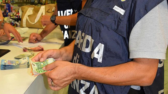 Corriere della droga trapanese in trasferta ,arrestato dalla GdF di Catania