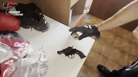 ​Erice Casa Santa. Arrestato un 20enne: aveva in casa 2 chili di hashish e una pistola (video)